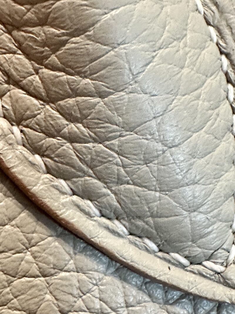 Hermès Lindy 26 Taurillon Clemence Beton Silver Hardware - Image 9