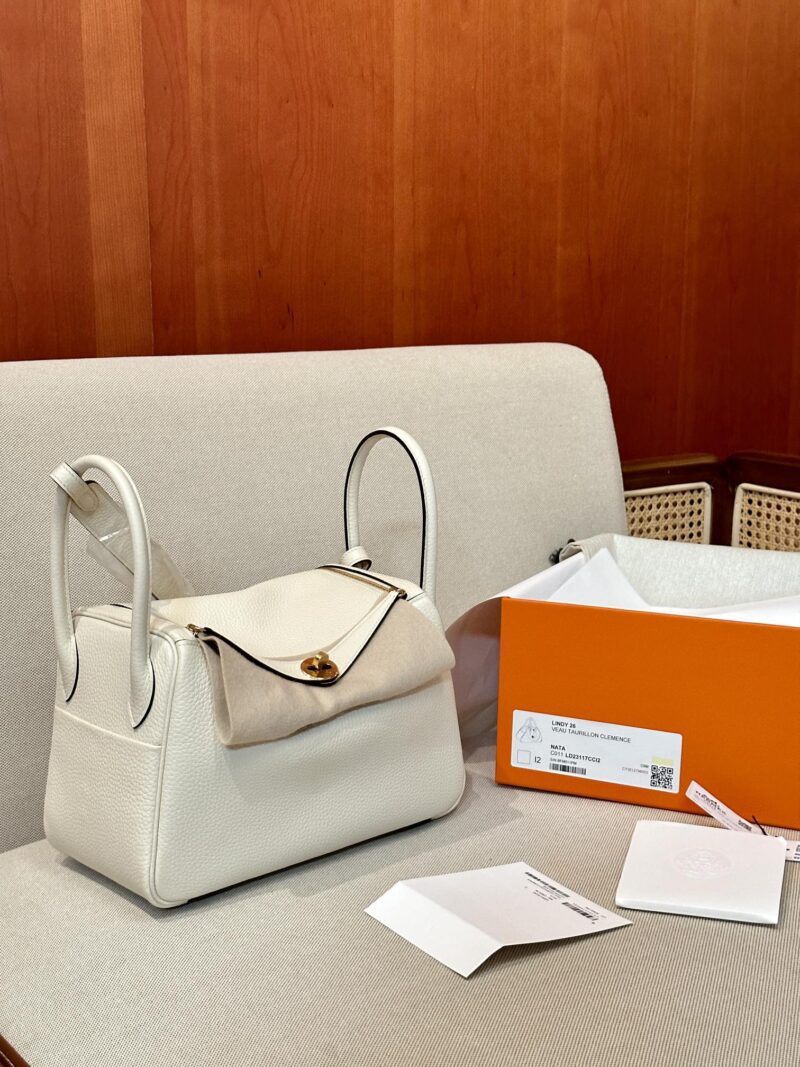 Hermès Lindy 26 Taurillon Clemence Nata Gold Hardware - Image 3
