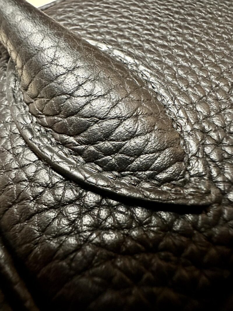 Hermès Lindy 26 Taurillon Clemence Noir Gold Hardware - Image 12