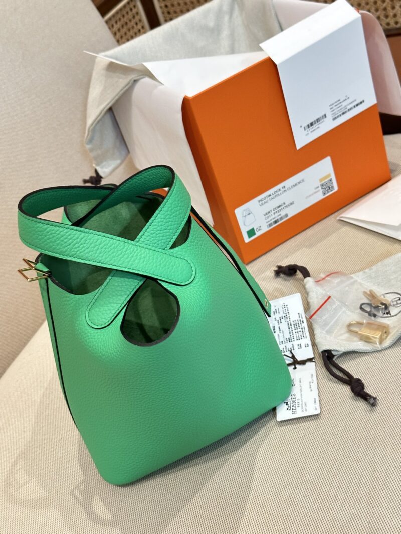 Hermès Picotin 18 Taurillon Clemence Vert Comics Gold Hardware - Image 3