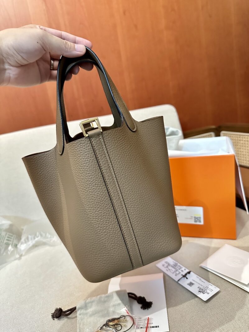 Hermès Picotin 18 Taurillon Clemence Beige De Weimer Gold Hardware - Image 4