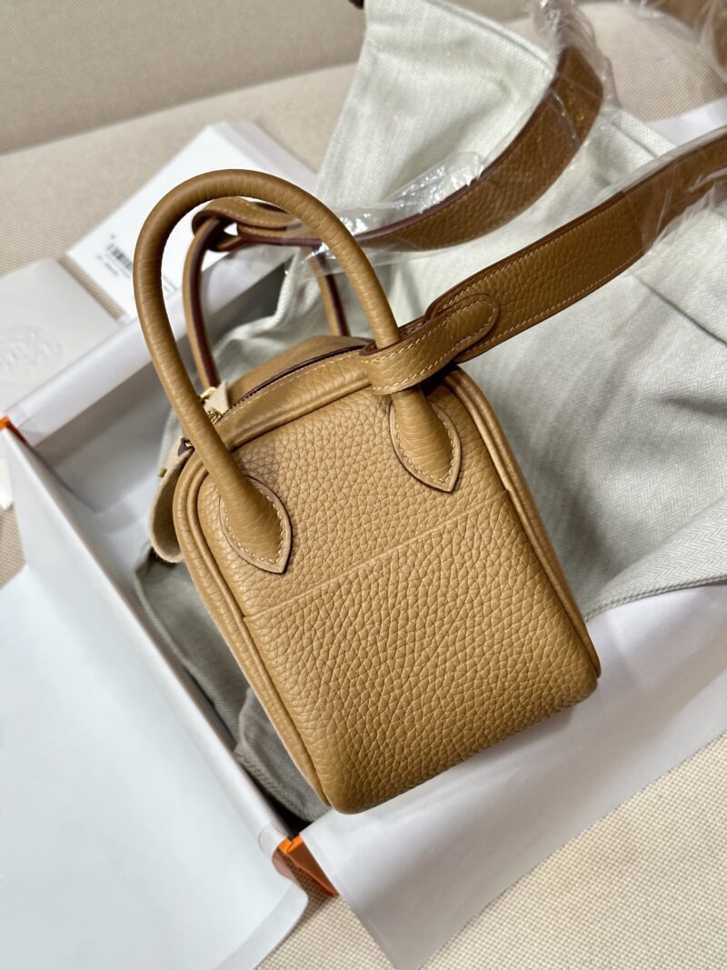 Hermès Mini Lindy 20 Taurillon Clemence Biscuit Gold Hardware - Image 5