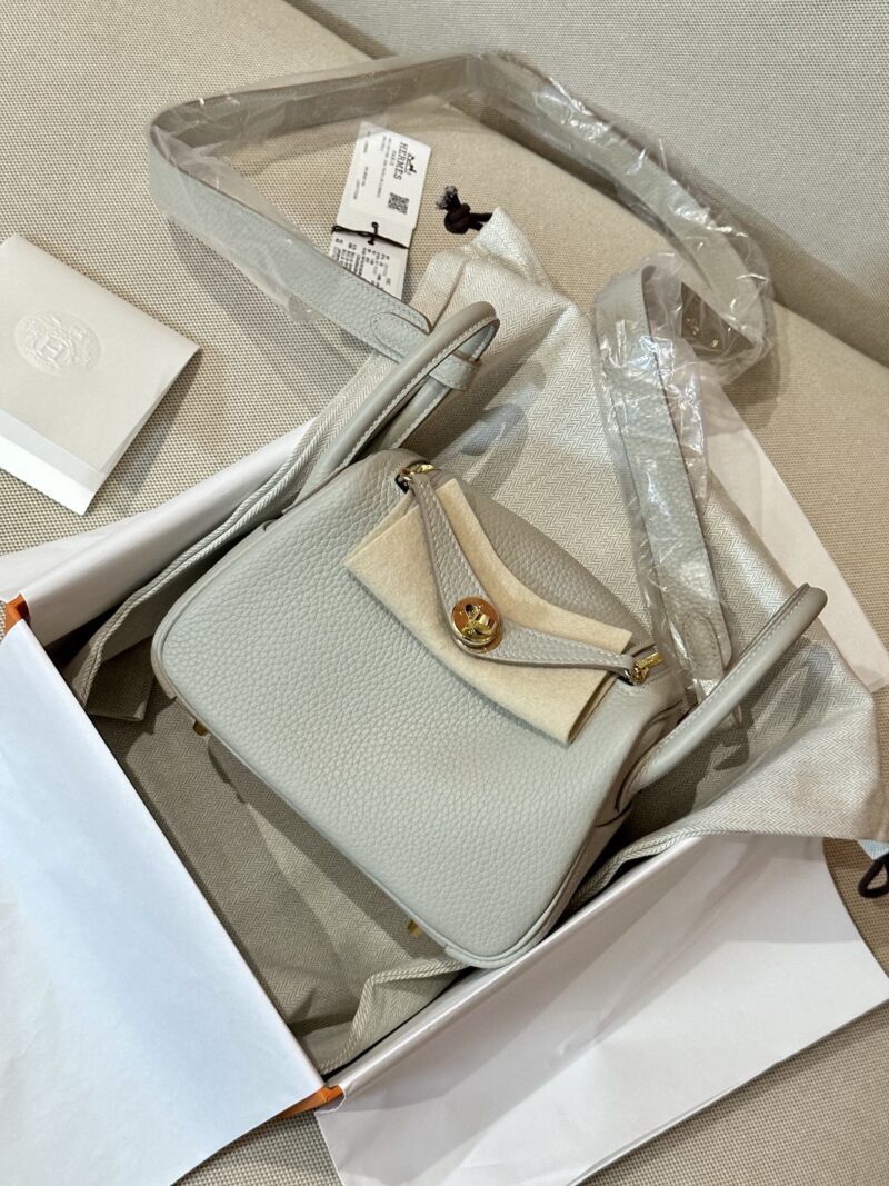 Hermès Mini Lindy 20 Clemence Gris Pearl Gold Hardware - Image 2
