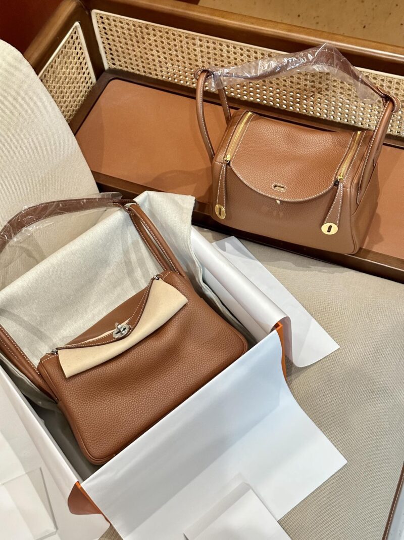 Hermès Lindy 26 Taurillon Clemence Gold Silver Hardware - Image 2