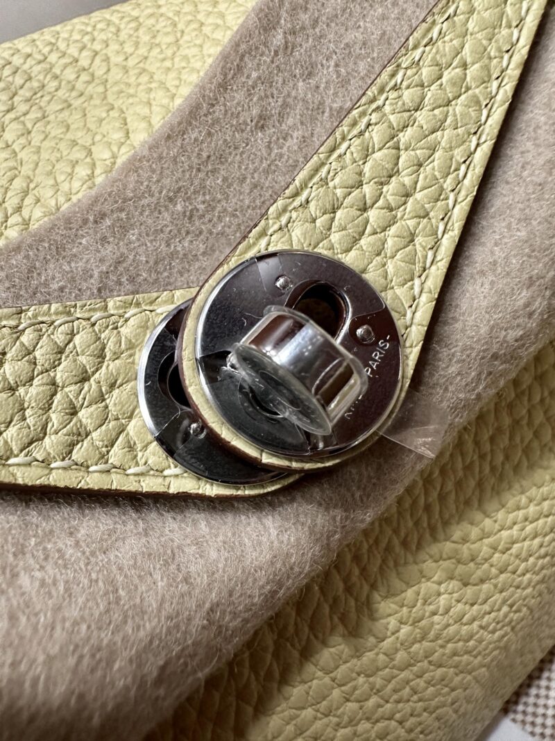 Hermès Mini Lindy 20 Taurillon Clemence Jaune Poussin & Nata Silver Hardware - Image 9