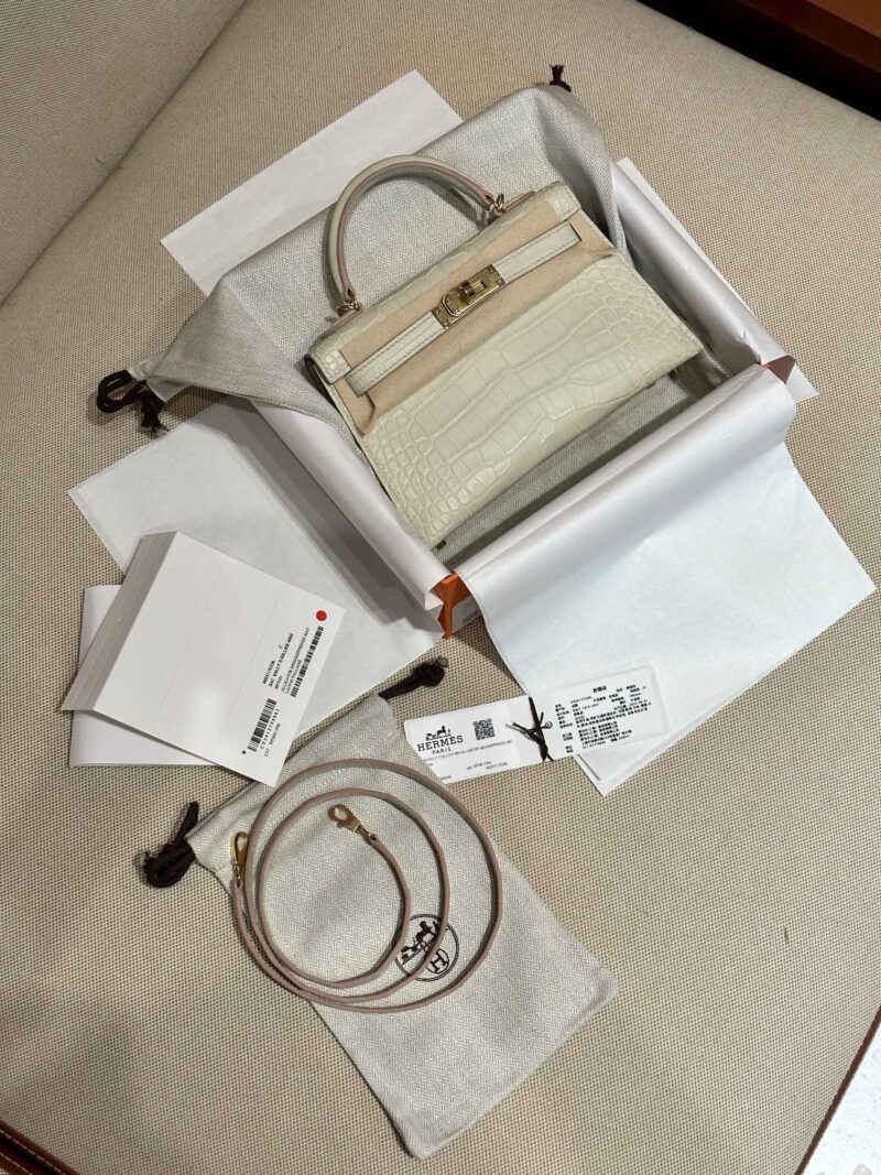 Hermès Mini Kelly 19 Matte Alligator Beton Gold Hardware - Image 2