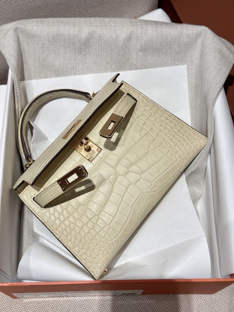 Hermès Mini Kelly 19 Matte Crocodile Vallina Gold Hardware - Image 4