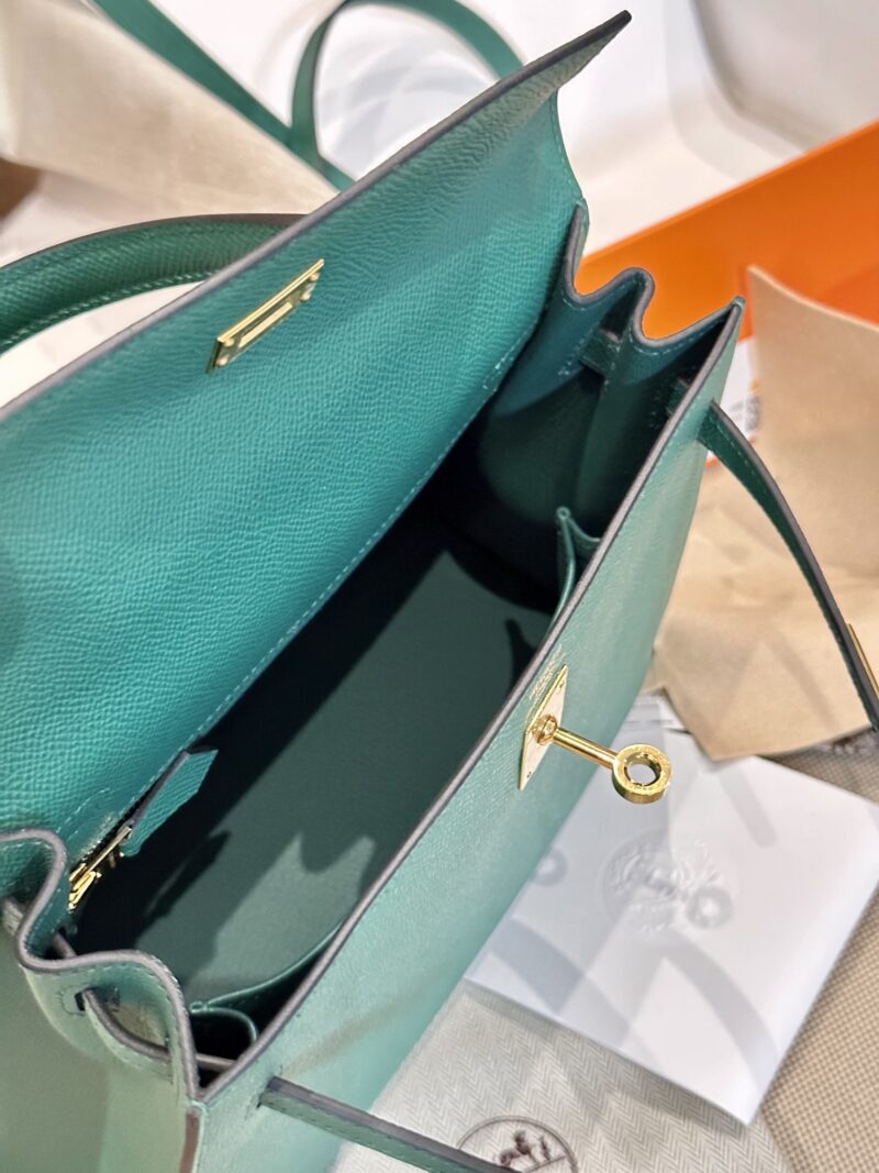 Hermès Kelly 25 Epsom Vert Gold Hardware - Image 7