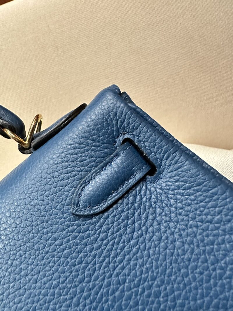 Hermès Kelly 25 Togo Blue Gold Hardware - Image 8