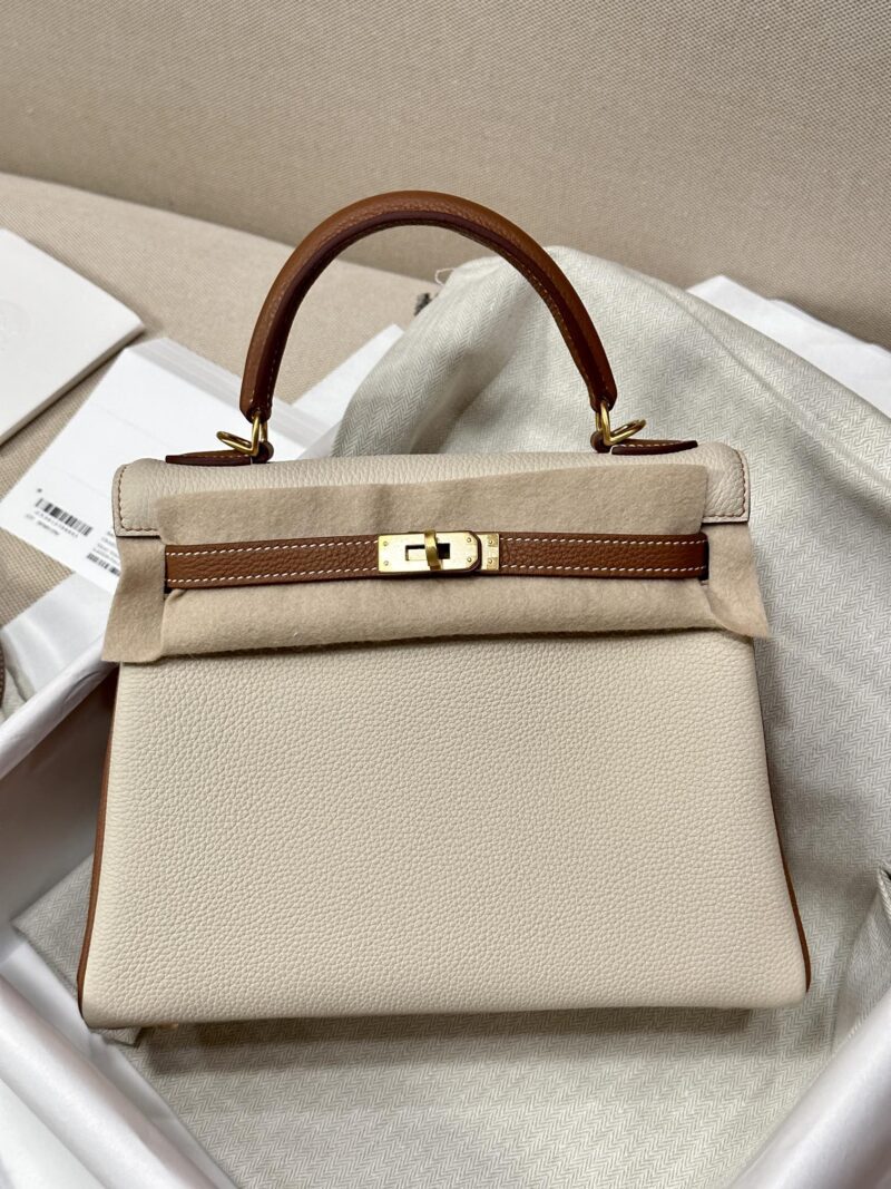 Hermès Kelly 25 Togo Craie, Gold Gold Hardware - Image 2