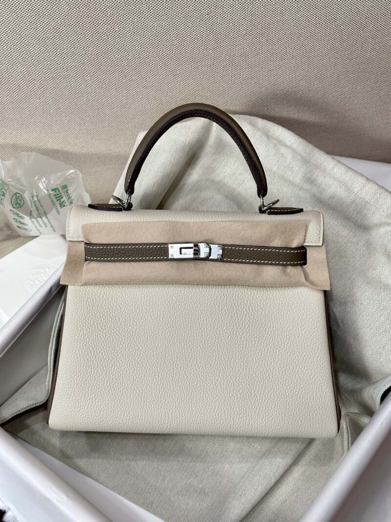 Hermès Kelly 25 Togo Craie, Etoupe Silver Hardware - Image 2