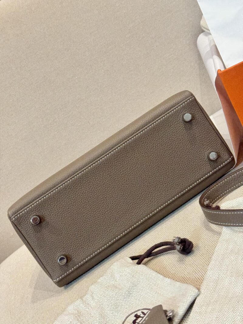 Hermès Kelly 25 Togo Etoupe Silver Hardware - Image 6