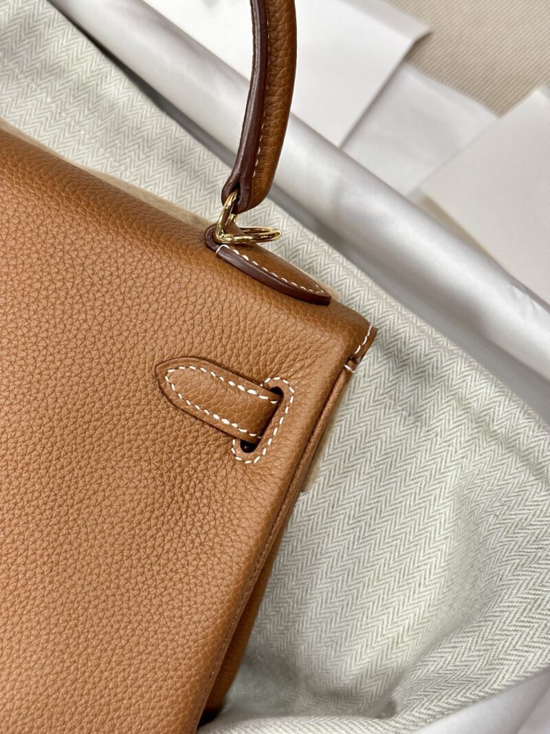 Hermès Kelly 25 Togo Gold Gold Hardware - Image 11