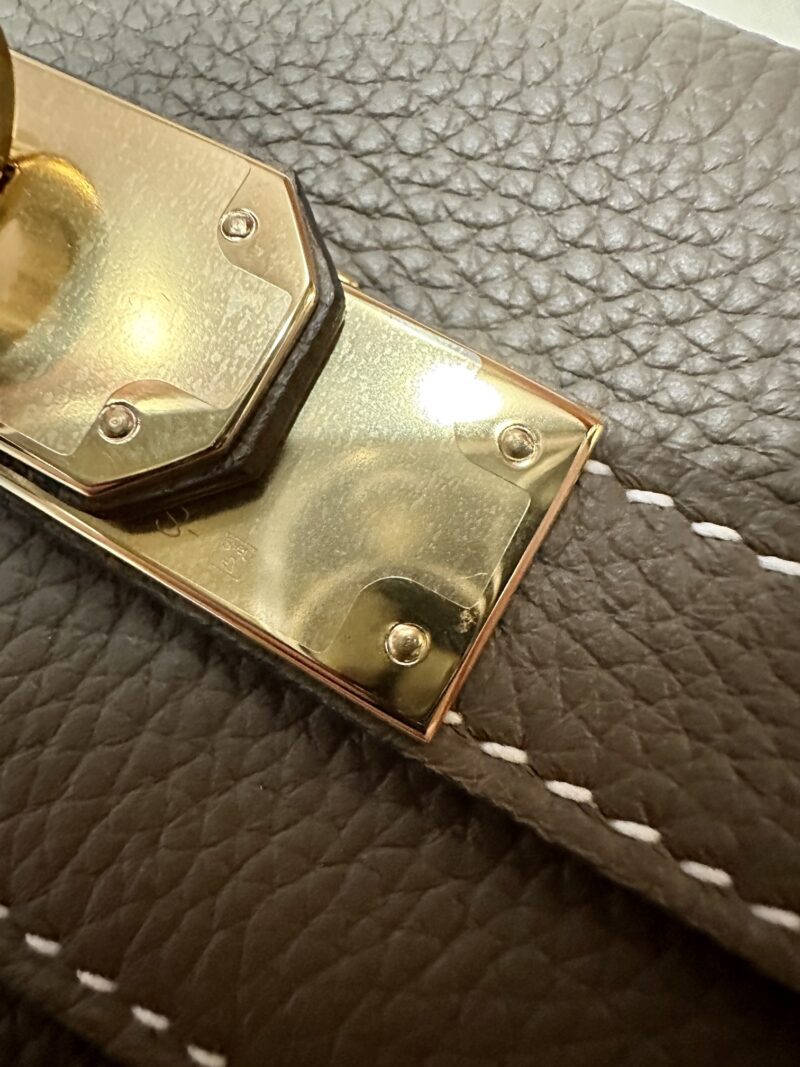 Hermès Kelly 28 Togo Etoupe Gold Hardware - Image 8