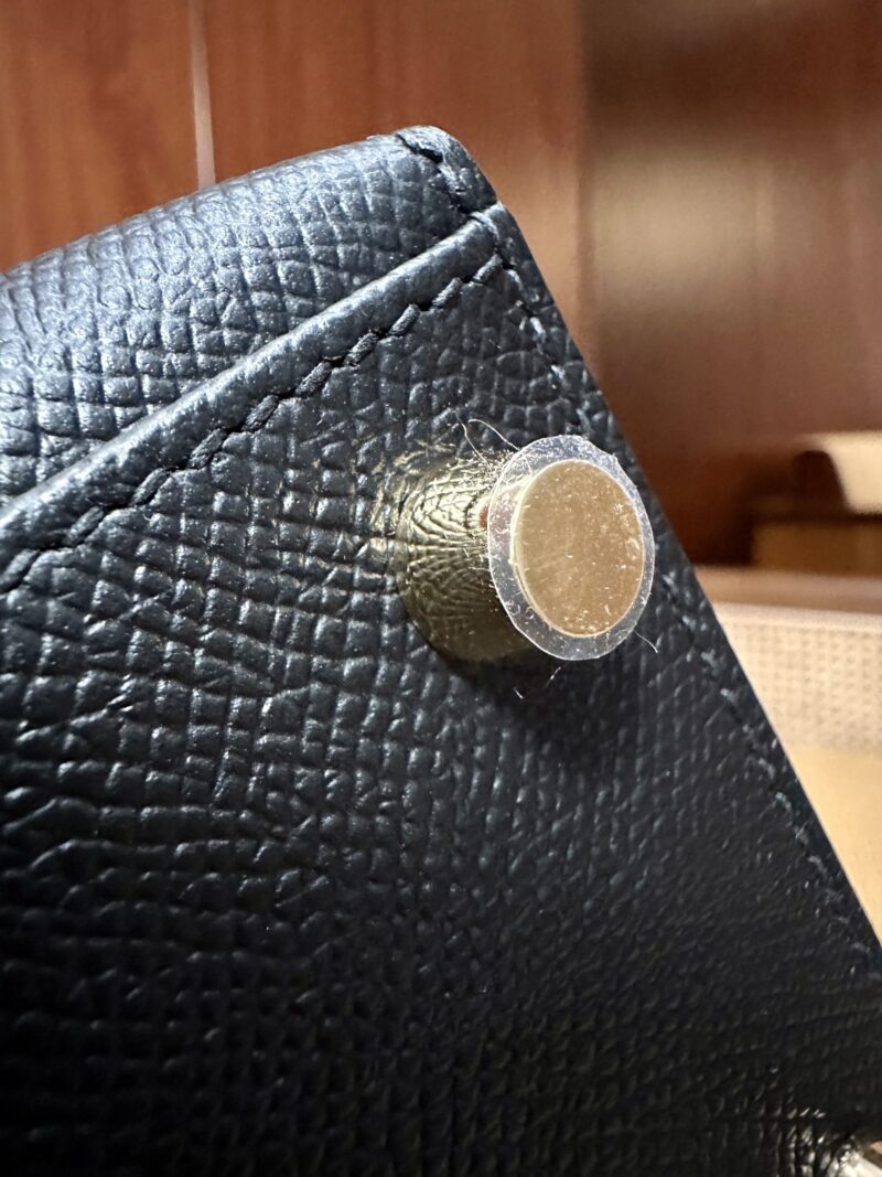 Hermès Kelly 25 Epsom Noir Gold Hardware - Image 18