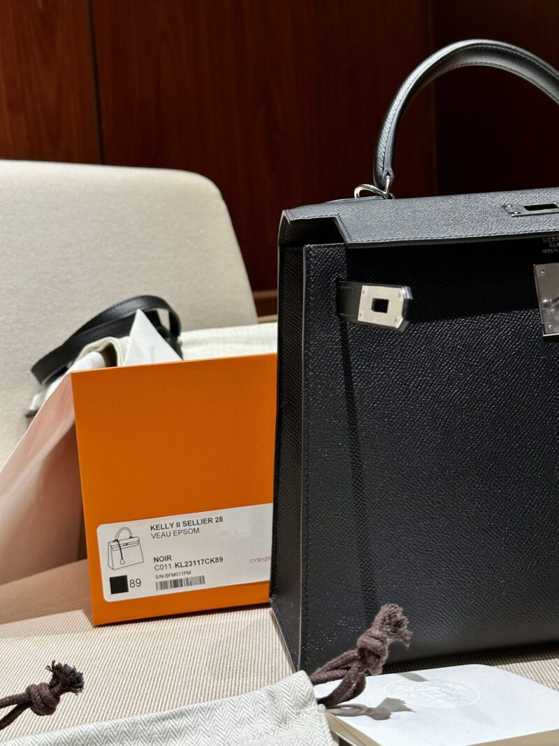 Hermès Kelly 28 Epsom Noir Silver Hardware - Image 5