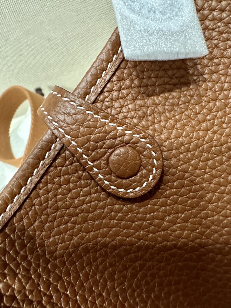 Hermès Mini Evelyne 16 Taurillon Clemence Gold Gold Hardware - Image 5