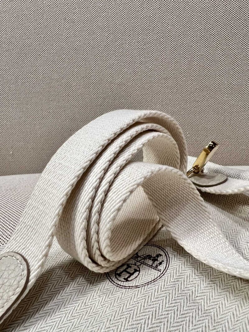 Hermès Mini Evelyne 16 Taurillon Clemence Craie Gold Hardware - Image 9
