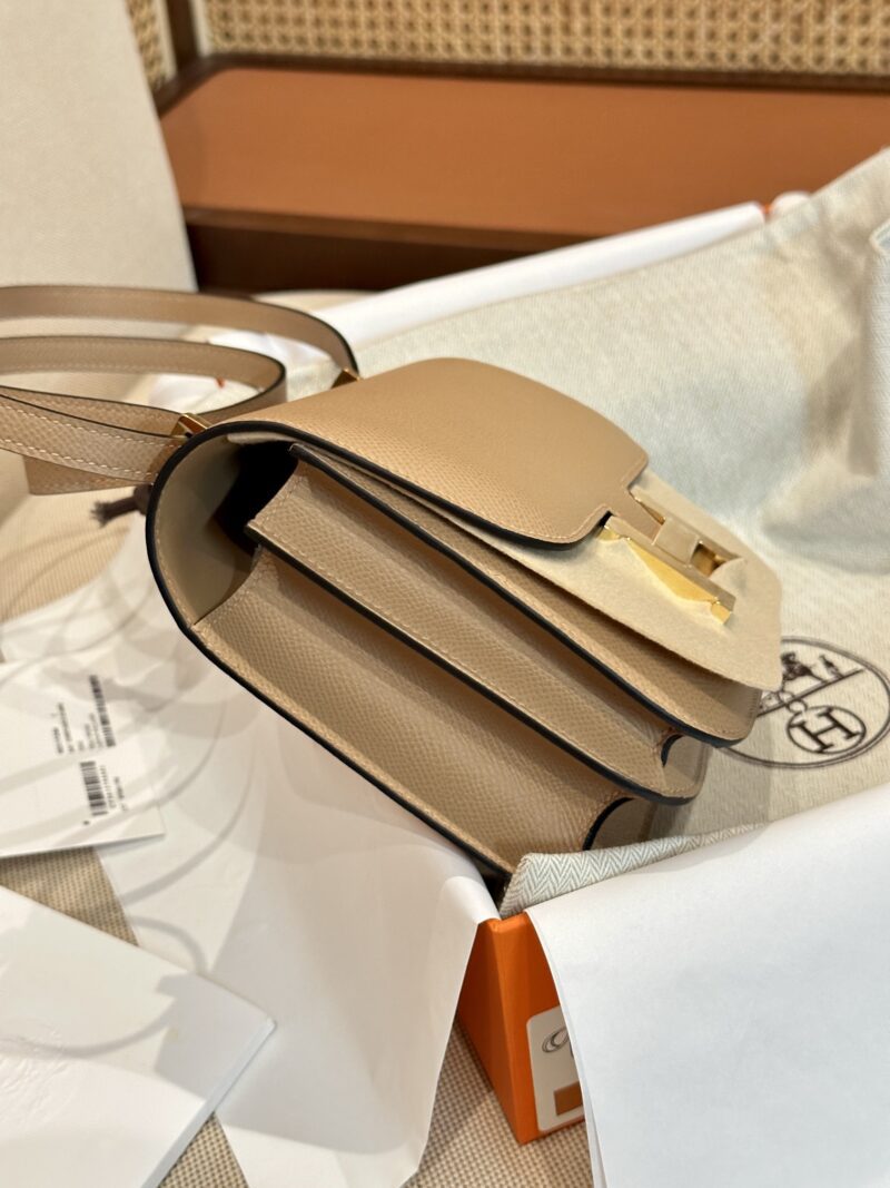 Hermès Constance 19 Chai, Gold Epsom Gold Hardware - Image 4
