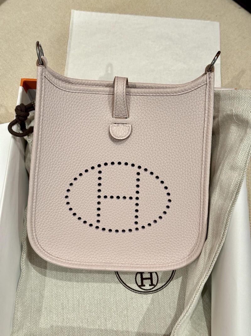 Hermès Mini Evelyne 16 Taurillon Clemence Mauve Pale Silver Hardware - Image 2