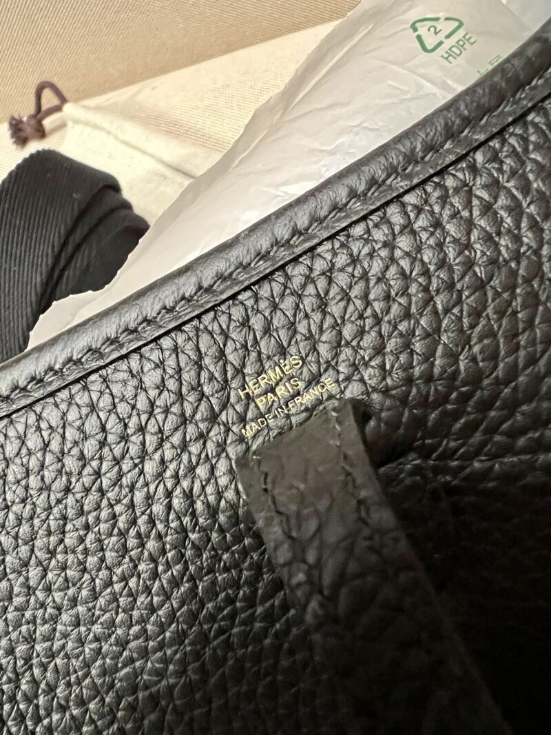 Hermès Mini Evelyne 16 Taurillon Clemence Noir Gold Hardware - Image 4