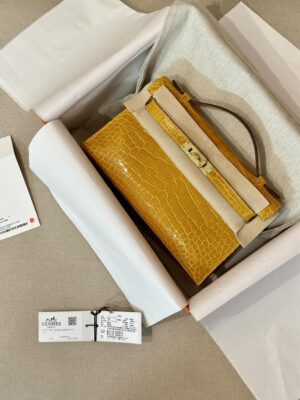 Hermès Kelly Pochette Crocodile Amber Shiny Alligator Gold Hardware