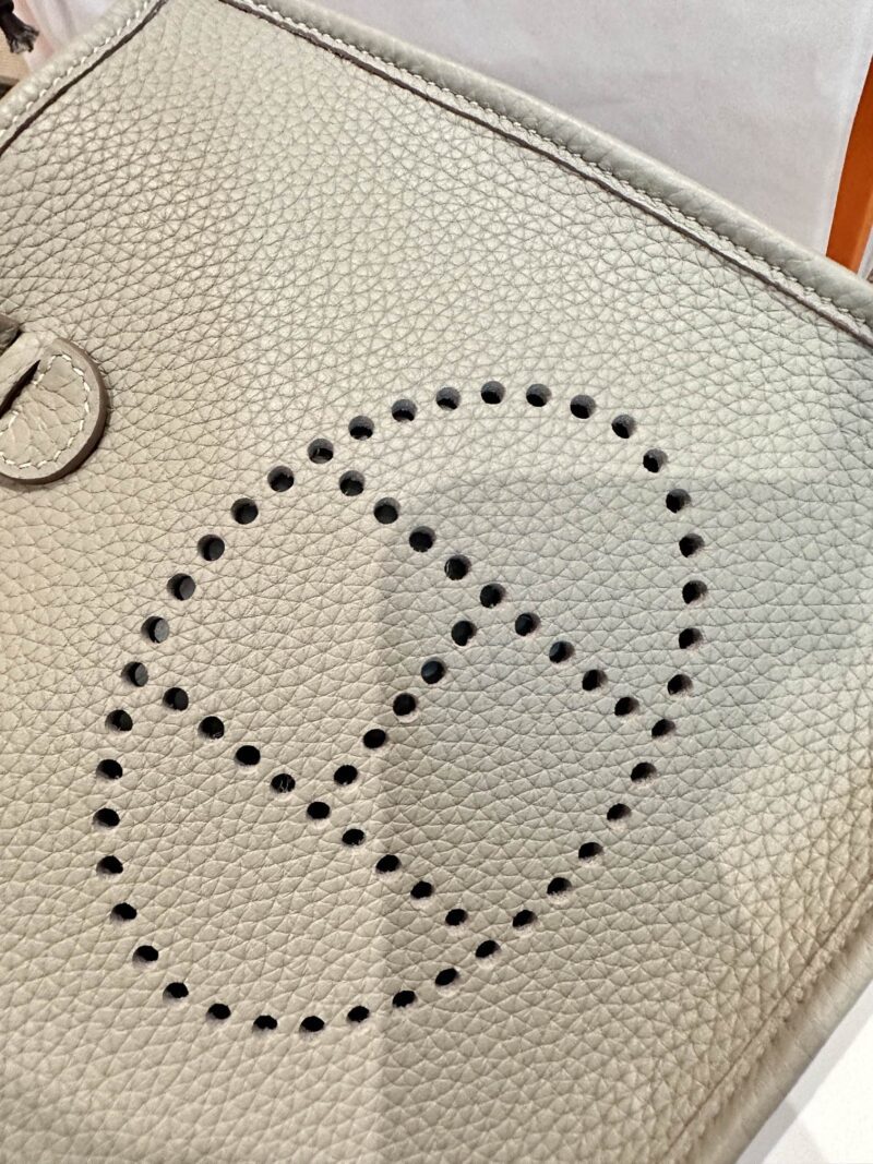 Hermès Mini Evelyne 16 Clemence Beton Silver Hardware - Image 5