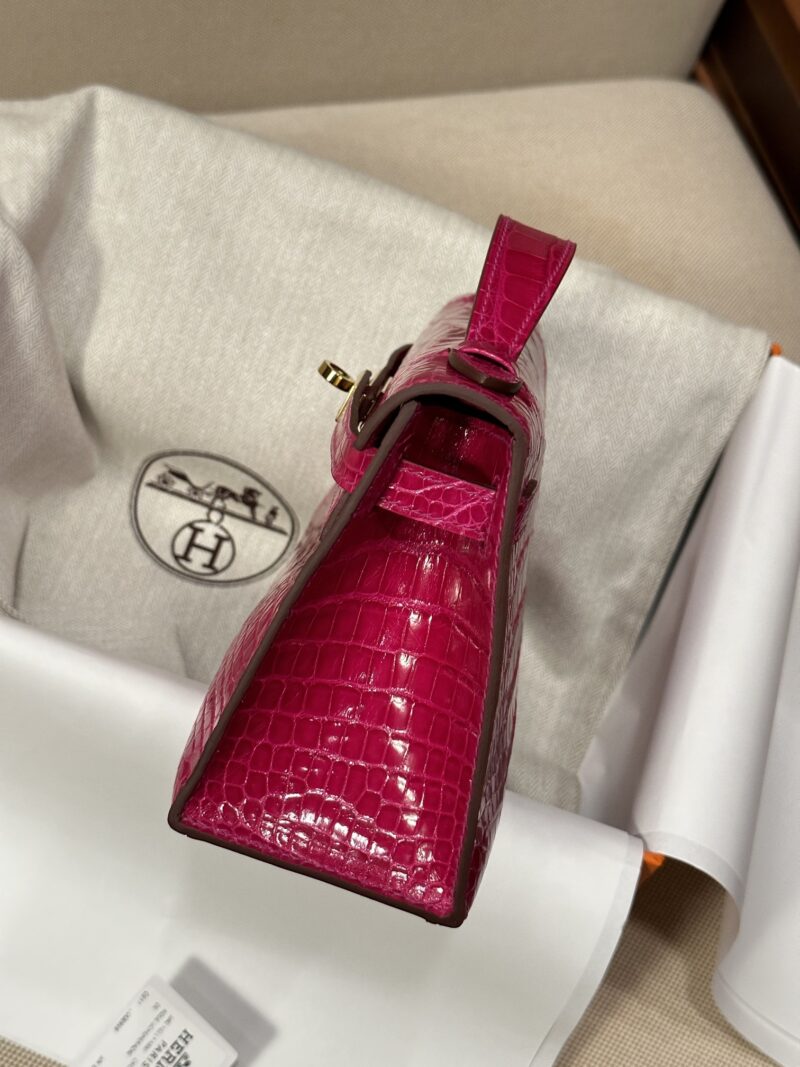 Hermès Kelly Pochette Rose Sheherazade Shiny Crocodile Gold Hardware