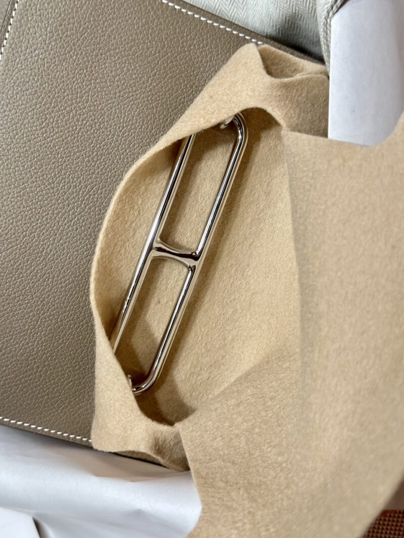 Hermès Roulis 18 Evercolor Silver Silver Hardware - Image 9