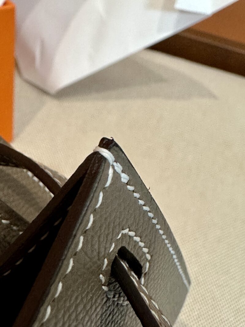 Hermès Kelly To Go Epsom Etoupe Gold Hardware - Image 9